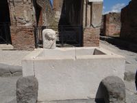 Pompeji, Brunnen an der Via dell’Abbondanza   &ndash; &copy; Vivian Kreft (Eberhardt TRAVEL)