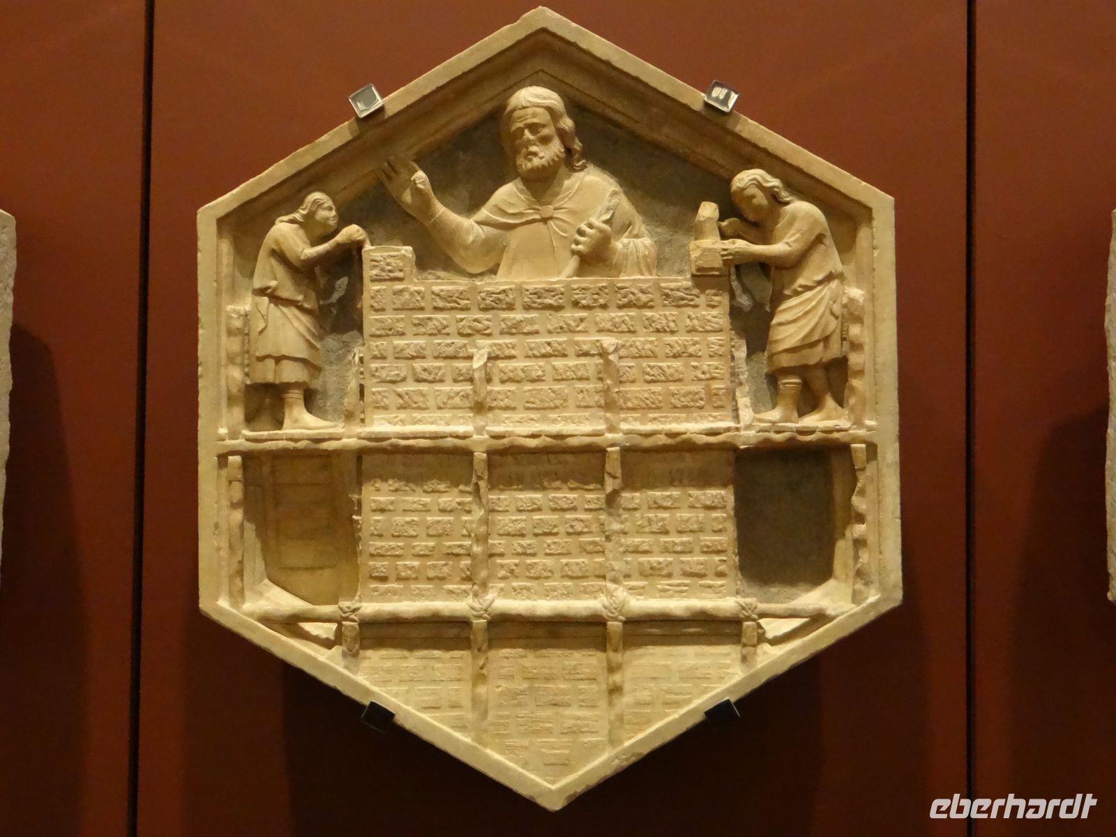 Florenz, Dommuseum, große Detailfreunde in den Darstellungen der Zünfte, die den Campanile zieren.  &ndash; &copy; Vivian Kreft (Eberhardt TRAVEL)