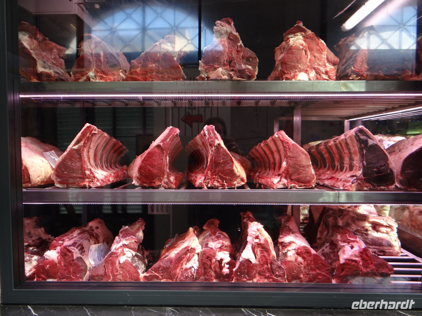Florenz, Fleischeslust in der Markthalle, Bistecca fiorentina als Porterhouse oder T-Bone-Steak. &ndash; &copy; Vivian Kreft (Eberhardt TRAVEL)