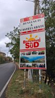 Eingangsschild Castellabate - Filmset &ndash; &copy; Anette Rietz (Eberhardt TRAVEL)