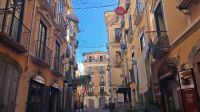 Altstadt Salerno mit Weihnachtsdekor