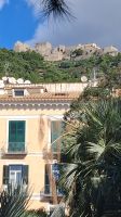 Blick auf die Festung Arechi über Salerno