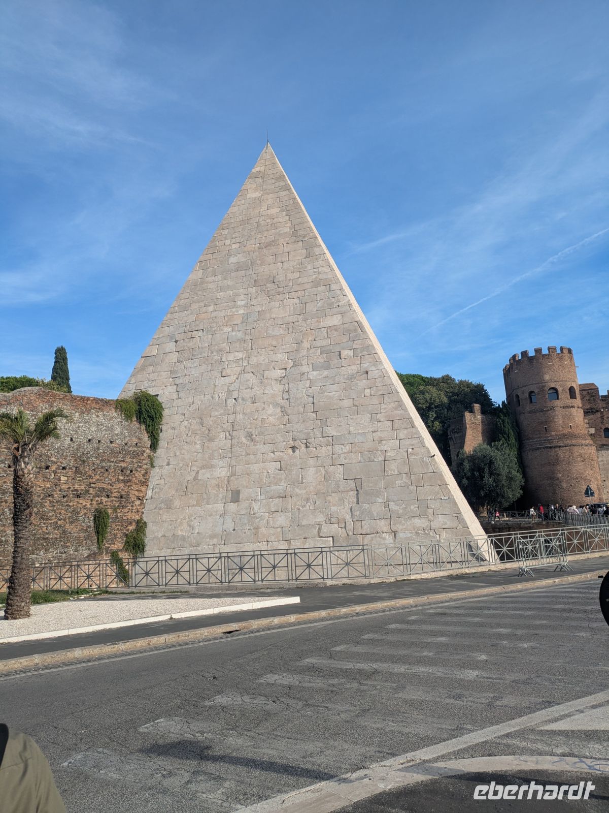 Pyramide &ndash; &copy; Günter Thomas Menzel (Eberhardt TRAVEL)