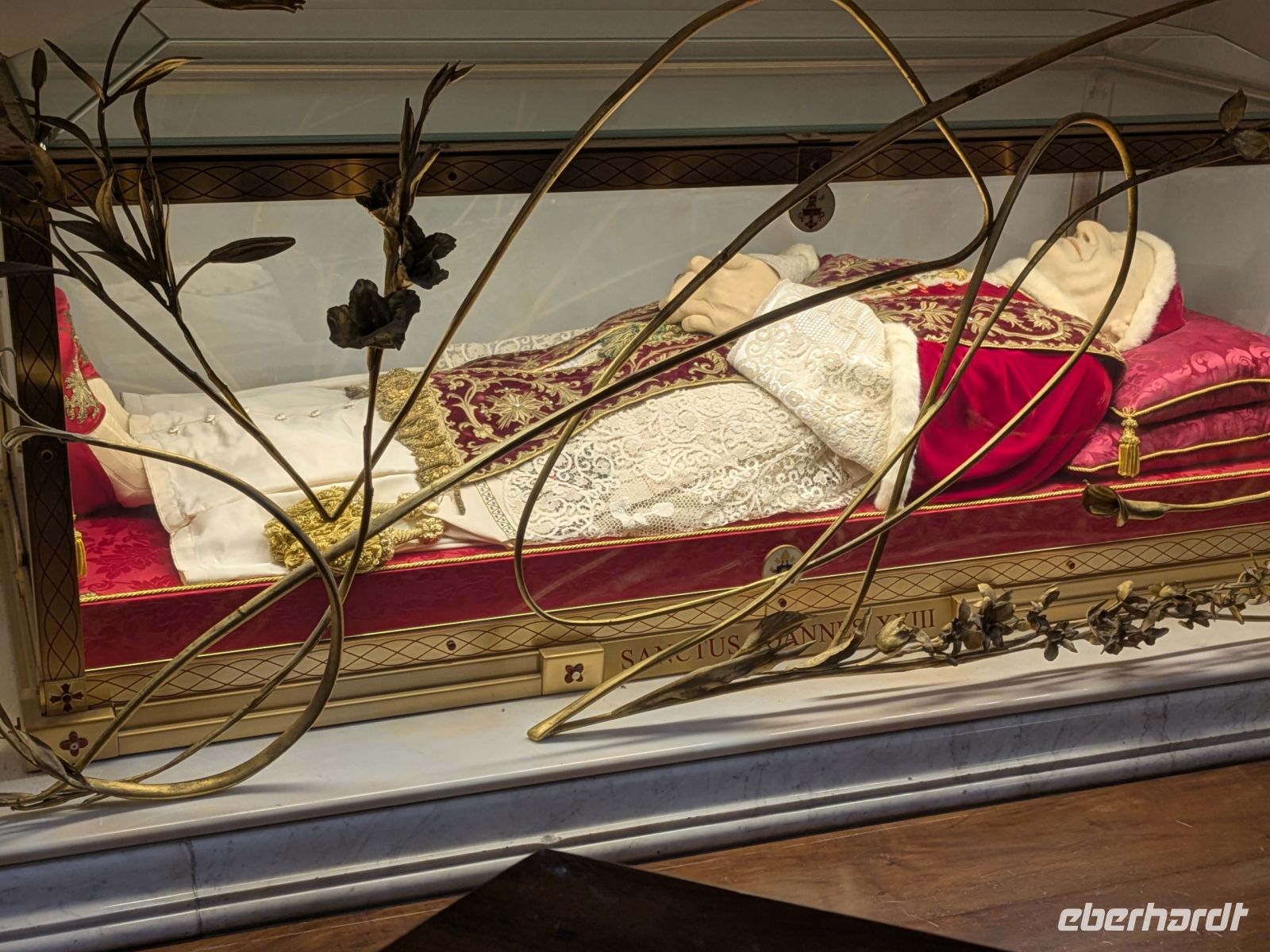 Petersdom einbalsamierter Papst Johannes XXIII &ndash; &copy; Günter Thomas Menzel (Eberhardt TRAVEL)