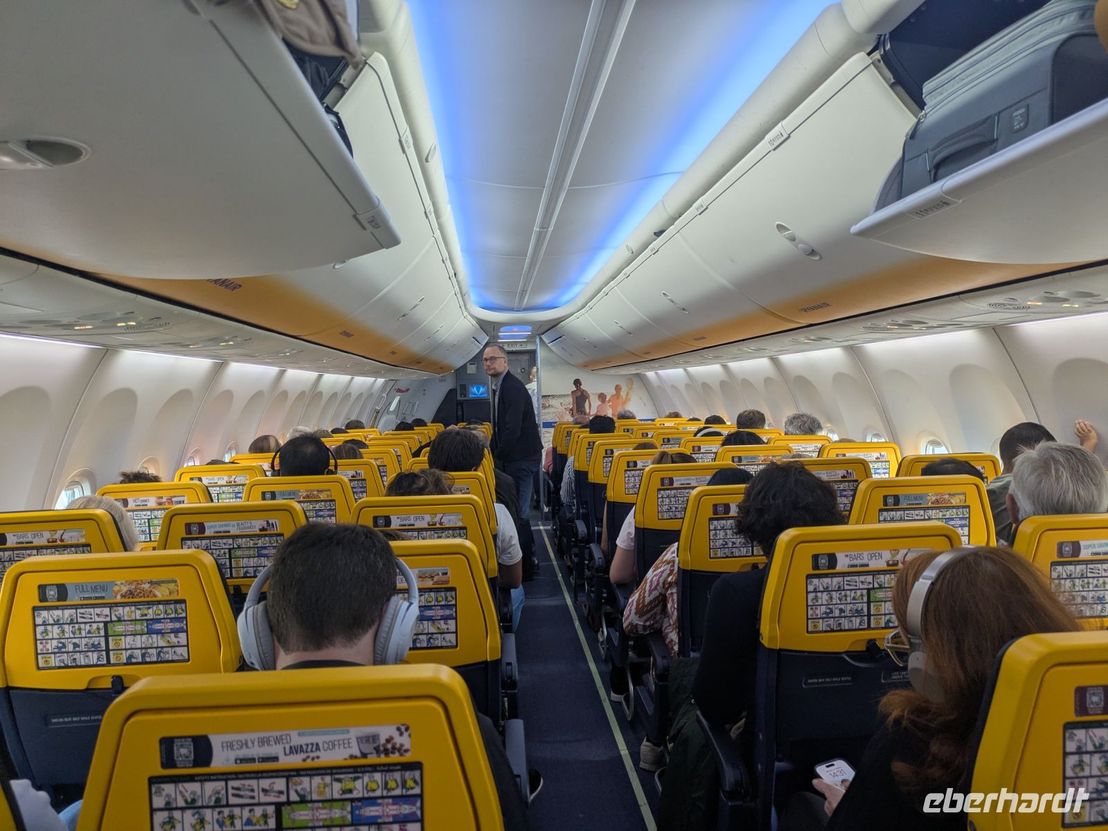 im Flugzeug &ndash; &copy; Günter Thomas Menzel (Eberhardt TRAVEL)