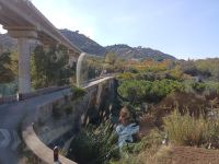 Brücken, Landschaften und Spiegelbild unseres Fahrers Antonio - Kalabrien &ndash; &copy; Marieta Beck (Eberhardt TRAVEL)
