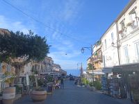 Von den Strasse in Tropea - Blick aufs Meer - Tropea, Kalabrien  &ndash; &copy; Marieta Beck (Eberhardt TRAVEL)
