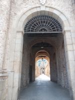 Klostereingang San Domenico - Soriano Calabro - Kalabrien &ndash; &copy; Marieta Beck (Eberhardt TRAVEL)