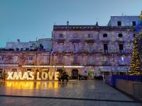 Rathausplatz in Ostuni  &ndash; &copy; Monika Cortese (Eberhardt TRAVEL)