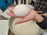 Mozzarellaherstellung  &ndash; &copy; Monika Cortese (Eberhardt TRAVEL)