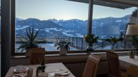 Ausblick auf die Geisler Spitzen beim Frühstück  &ndash; &copy; Natalie Hady (Eberhardt TRAVEL)