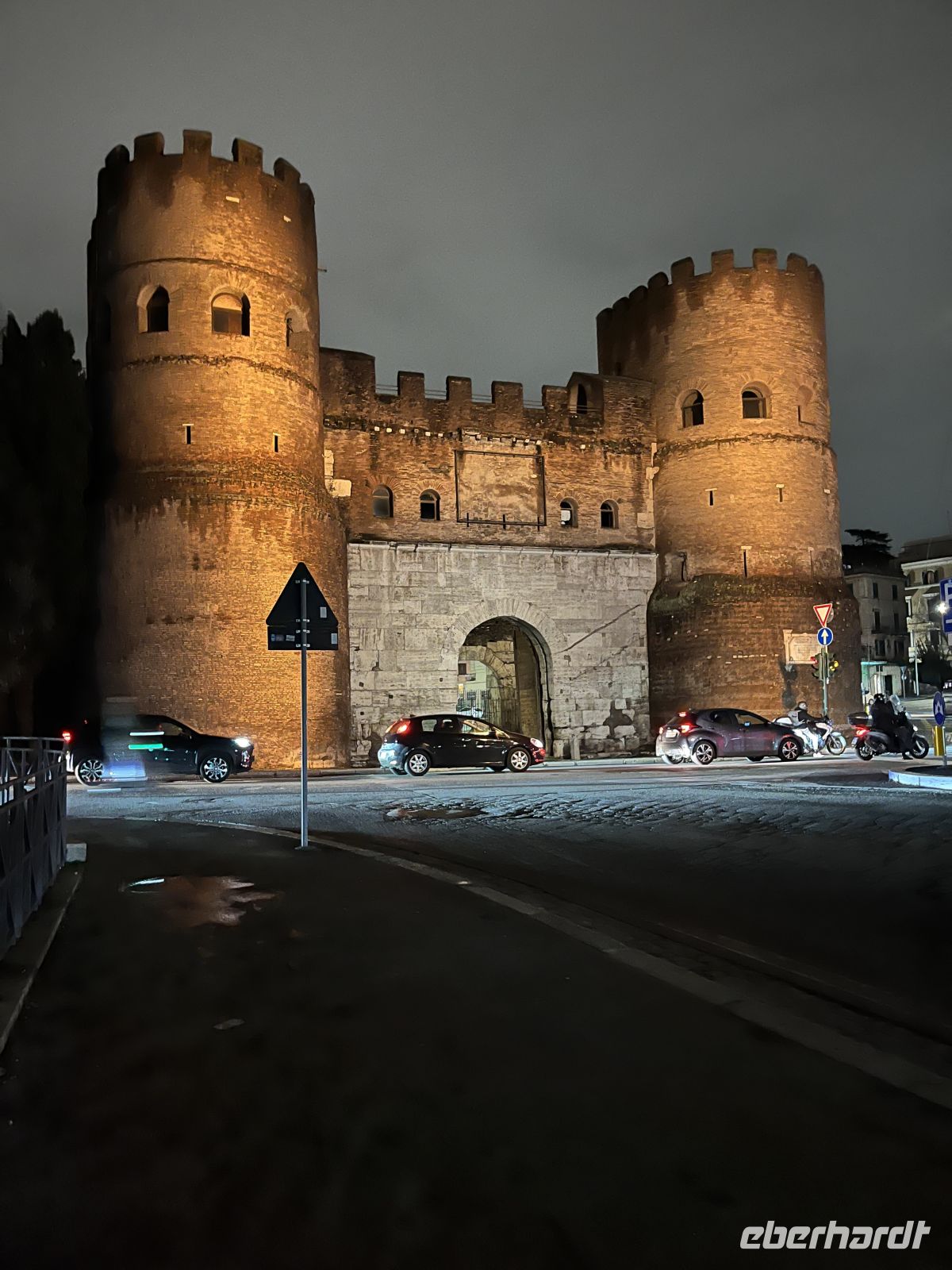 ROM - Stadttor  &ndash; &copy; Renate Grafe (Eberhardt TRAVEL)