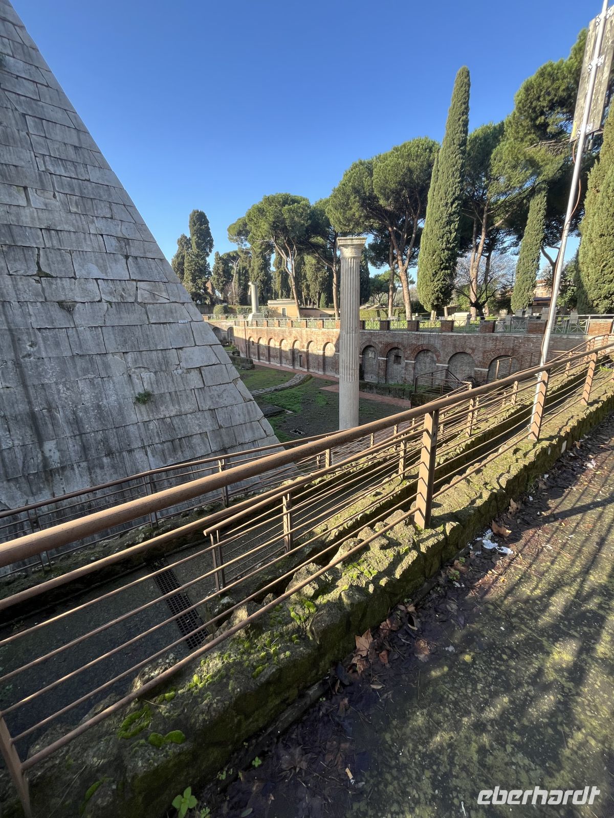 ROM- Cestius- Pyramide - Grabmal &ndash; &copy; Renate Grafe (Eberhardt TRAVEL)