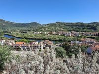 Bosa (Blick ins Temo-Tal) &ndash; &copy; Katrin Deutschbein (Eberhardt TRAVEL)