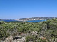 Blick von der Insel Caprera zur Insel La Maddalena  &ndash; &copy; Katrin Deutschbein (Eberhardt TRAVEL)