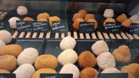 Arancini und Kroketten auf dem Markt in Cagliari &ndash; &copy; Anette Rietz (Eberhardt TRAVEL)