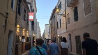 Gasse in Alghero - Weg zum Abendessen  &ndash; &copy; Anette Rietz (Eberhardt TRAVEL)
