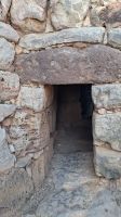 Niedriger Eingang in die Nuraghe Palmavera &ndash; &copy; Anette Rietz (Eberhardt TRAVEL)