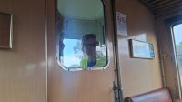 Naher Draht zum Zugpersonal beim Trenino Verde &ndash; &copy; Anette Rietz (Eberhardt TRAVEL)