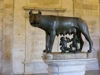 Tag 2 - Kapitolinische Museen: Wahrzeichen von Rom - Wölfin mit Remus und Romulus &ndash; &copy; Sabine Heitzer (Eberhardt TRAVEL)