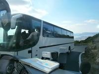 Gegenverkehr am Vesuv - es wird eng &ndash; &copy; Gabriele Schwarze (Eberhardt TRAVEL)