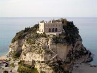 Santa Maria del Isola in Tropea &ndash; &copy; Peter Rudolph (Eberhardt TRAVEL)