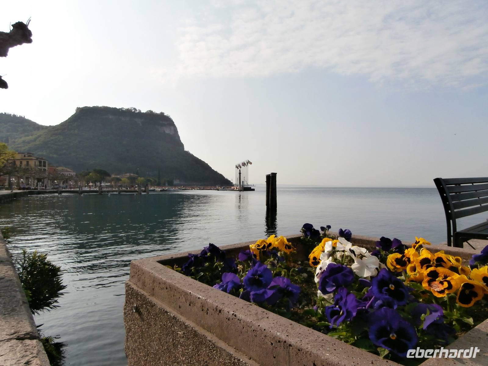 Gardasee in Garda &ndash; &copy; Ingrid Langer (Eberhardt TRAVEL)