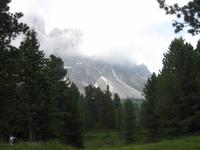 Peitlerkofel noch in Wolken &ndash; &copy; Annette Zocher (Eberhardt TRAVEL)