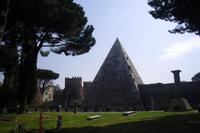Cestiuspyramide &ndash; &copy; Katrin Deutschbein (Eberhardt TRAVEL)