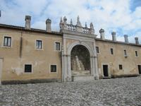 Padula, Kartause, nebengebäude &ndash; &copy; Petra Scherbaum (Eberhardt TRAVEL)