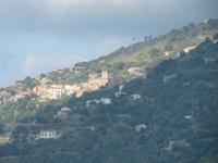 Blick auf Pollica mit dem Castello dei Principi Capano  &ndash; &copy; Petra Scherbaum (Eberhardt TRAVEL)