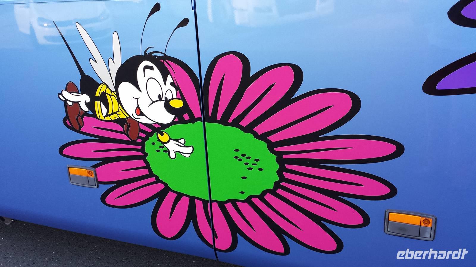 Bienen auf unserem Bus &ndash; &copy; Marina Zimmermann-Sedlick (Eberhardt TRAVEL)