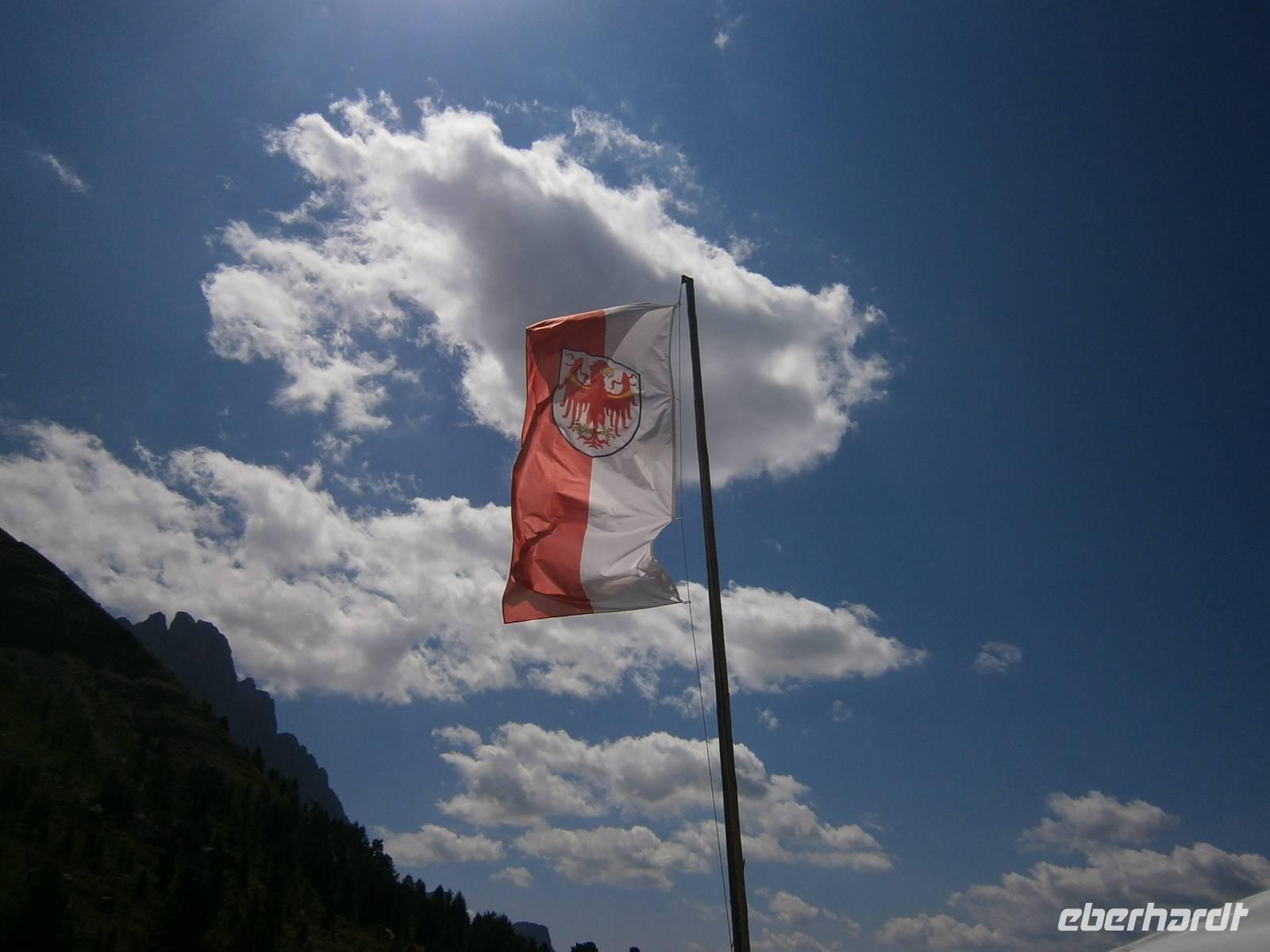 Fahne von Südtirol. &ndash; &copy; Björn Jansen (Eberhardt TRAVEL)