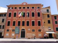 Sestri Levante Rathaus &ndash; &copy; Betina Marinow (Eberhardt TRAVEL)