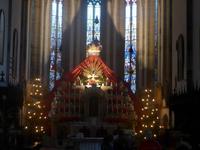 Hauptaltar St. Nikolaus Meran zur Weihnachtszeit &ndash; &copy; Philipp Schmitz (Eberhardt TRAVEL)