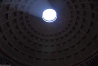 Rom - Pantheon - Das Dach-Loch mit einfallenden Sonnenstrahlen &ndash; &copy; Martin Büchner (Eberhardt TRAVEL)