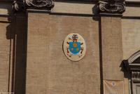 Rom - Neues Päpstliches Wappen - seit Benedikt XVI. ohne Papstkrone (Tiara) &ndash; &copy; Martin Büchner (Eberhardt TRAVEL)