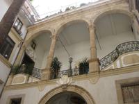 Palermo - Innenhof eines Palastes &ndash; &copy; Annette Zocher (Eberhardt TRAVEL)