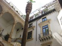 Palermo - Innenhof eines Palastes &ndash; &copy; Annette Zocher (Eberhardt TRAVEL)