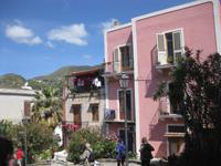 Wohnhaus in Lipari &ndash; &copy; Annette Zocher (Eberhardt TRAVEL)