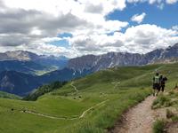 Wandern in Südtirol (Italien) – Dolomiten Wanderreise in Sterzing Astjoch – Sellajoch – Seiser Alm – Gemeinschaftsalm Fane – Burkhardtsklamm – Ratschinger Almenweg – Tatschsp (105) &ndash; &copy; Benjamin Rodriguez Manzanares (Eberhardt TRAVEL)