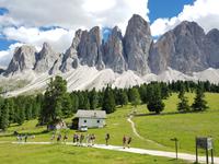 Wandern in Südtirol (Italien) – Dolomiten Wanderreise in Sterzing Astjoch – Sellajoch – Seiser Alm – Gemeinschaftsalm Fane – Burkhardtsklamm – Ratschinger Almenweg – Tatschsp (145) &ndash; &copy; Benjamin Rodriguez Manzanares (Eberhardt TRAVEL)