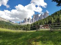Wandern in Südtirol (Italien) – Dolomiten Wanderreise in Sterzing Astjoch – Sellajoch – Seiser Alm – Gemeinschaftsalm Fane – Burkhardtsklamm – Ratschinger Almenweg – Tatschsp (146) &ndash; &copy; Benjamin Rodriguez Manzanares (Eberhardt TRAVEL)