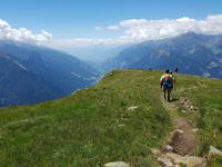 Wandern in Südtirol (Italien) – Dolomiten Wanderreise in Sterzing Astjoch – Sellajoch – Seiser Alm – Gemeinschaftsalm Fane – Burkhardtsklamm – Ratschinger Almenweg – Tatschsp (168) &ndash; &copy; Benjamin Rodriguez Manzanares (Eberhardt TRAVEL)