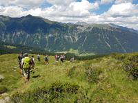 Wandern in Südtirol (Italien) – Dolomiten Wanderreise in Sterzing Astjoch – Sellajoch – Seiser Alm – Gemeinschaftsalm Fane – Burkhardtsklamm – Ratschinger Almenweg – Tatschsp (172) &ndash; &copy; Benjamin Rodriguez Manzanares (Eberhardt TRAVEL)