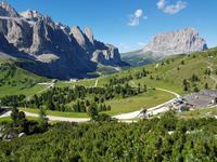 Wandern in Südtirol (Italien) – Dolomiten Wanderreise in Sterzing Astjoch – Sellajoch – Seiser Alm – Gemeinschaftsalm Fane – Burkhardtsklamm – Ratschinger Almenweg – Tatschsp (331) &ndash; &copy; Benjamin Rodriguez Manzanares (Eberhardt TRAVEL)