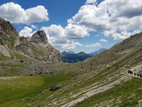 Wandern in Südtirol (Italien) – Dolomiten Wanderreise in Sterzing Astjoch – Sellajoch – Seiser Alm – Gemeinschaftsalm Fane – Burkhardtsklamm – Ratschinger Almenweg – Tatschsp (399) &ndash; &copy; Benjamin Rodriguez Manzanares (Eberhardt TRAVEL)