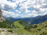 Wandern in Südtirol (Italien) – Dolomiten Wanderreise in Sterzing Astjoch – Sellajoch – Seiser Alm – Gemeinschaftsalm Fane – Burkhardtsklamm – Ratschinger Almenweg – Tatschsp (409) &ndash; &copy; Benjamin Rodriguez Manzanares (Eberhardt TRAVEL)
