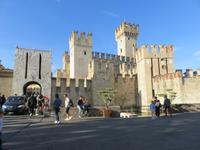 Sirmione – Scaligerburg &ndash; &copy; Marion Kottlos (Eberhardt TRAVEL)
