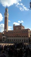 Siena (Piazza del Campo - Palazzo Pubblico) &ndash; &copy; Katrin Deutschbein (Eberhardt TRAVEL)